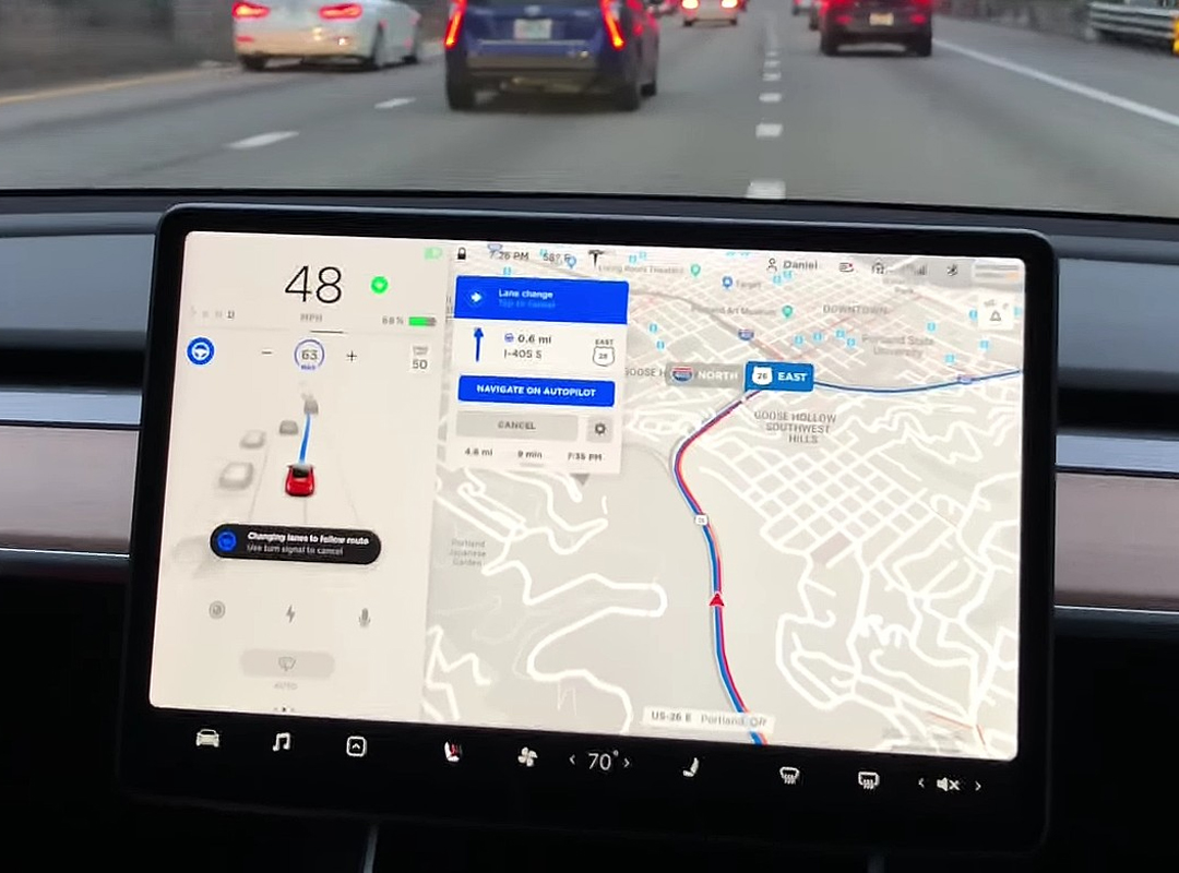 Tesla 上既地圖同導航原來係兩樣野？